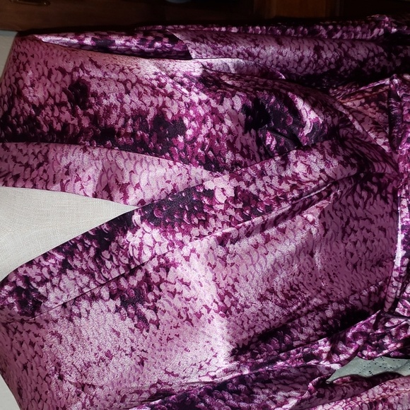 Frederick's Of Hollywood satin kimono - Picture 2 of 6